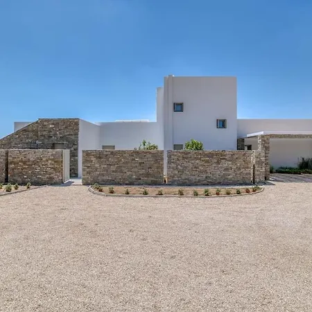 Thea - Spacious Outdoors Villa